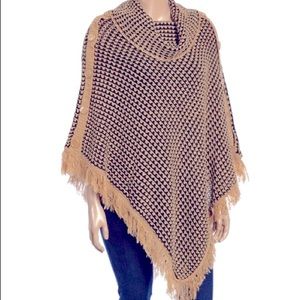 Caren Sport Black & White Geometric Fringe Poncho